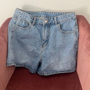 Washed high waist denim shorts